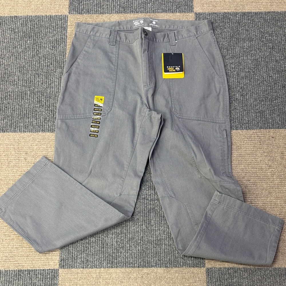 Mountain Hardwear Men's Cargo Pants in Gray